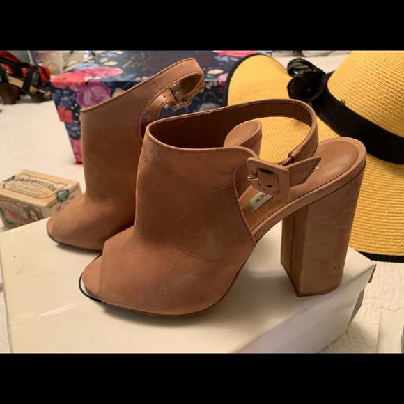 Steve Madden Callvin Camel PeepToe 3.5” Heel Sz 10 - Picture 4 of 7